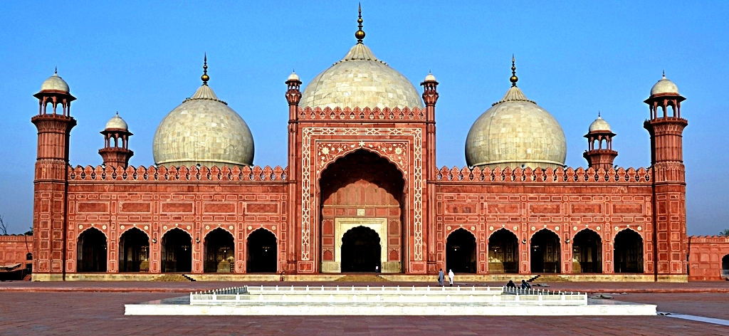  Badshahi Mosque Front