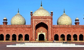 Badshahi Mosque Front