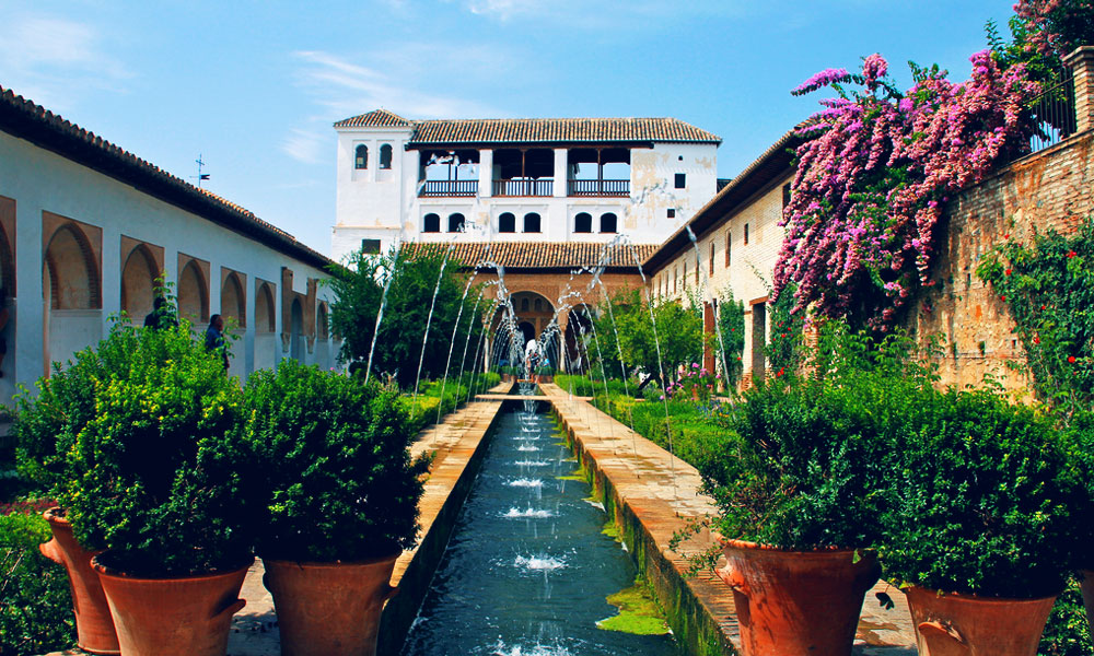 El-Patio-de-la-Acequia,-El-Generalife