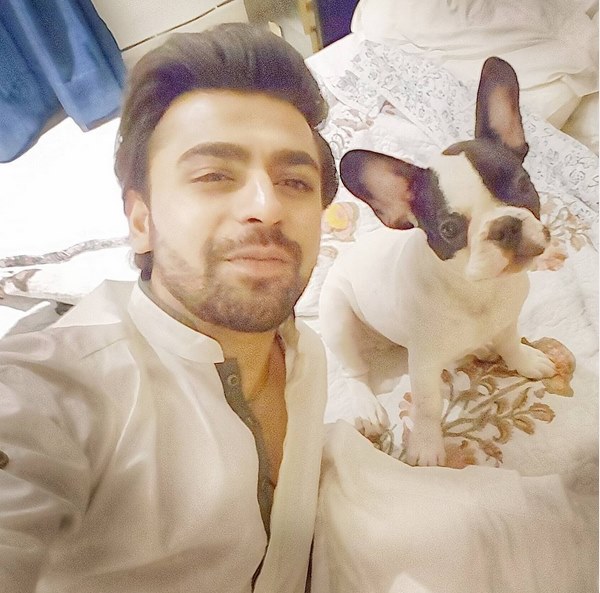 farhan-saeed-poses-with-his-new-pet-friend