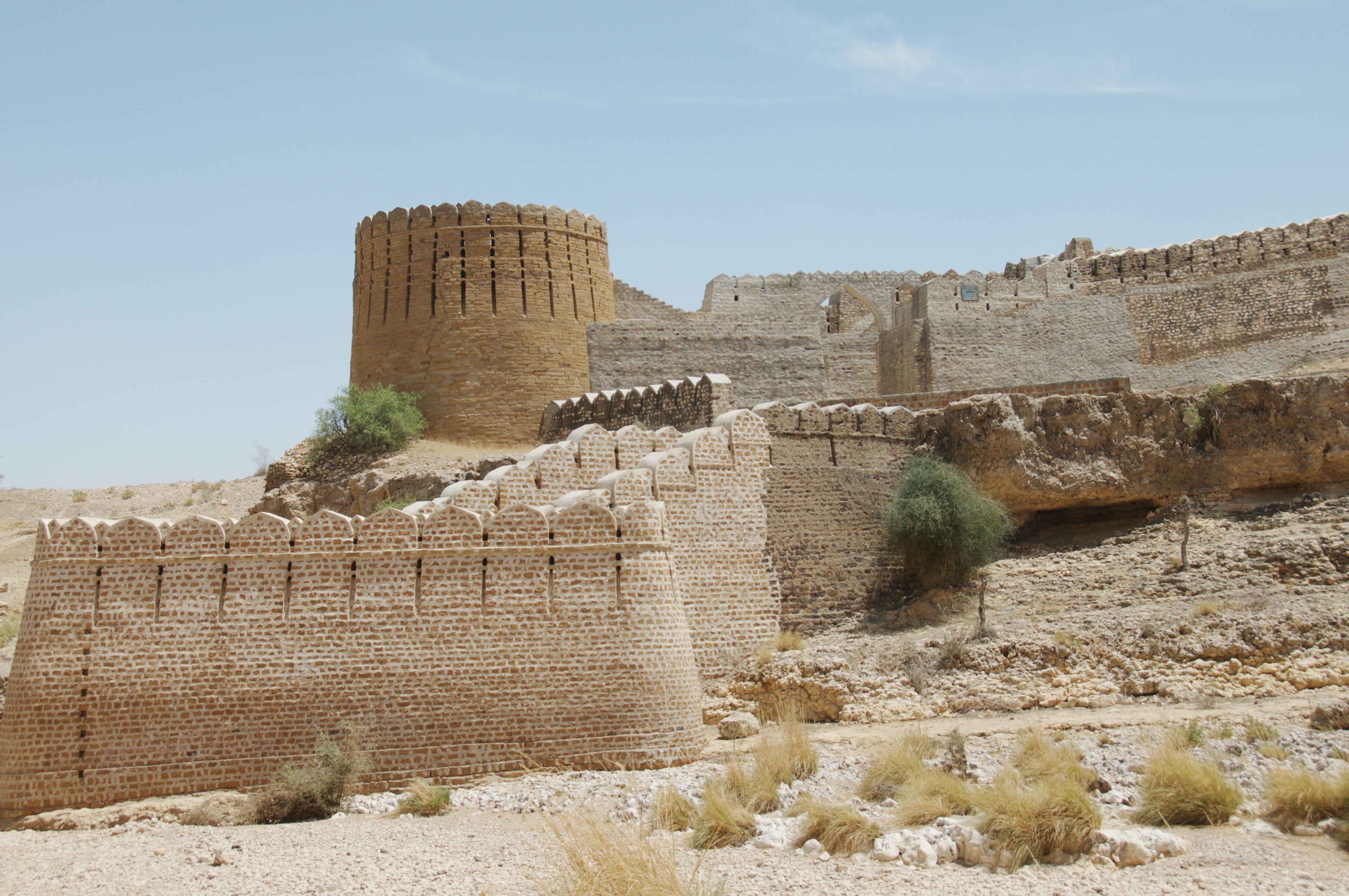 Goth Haidar Khan - Ranikot Fort - Panoramio