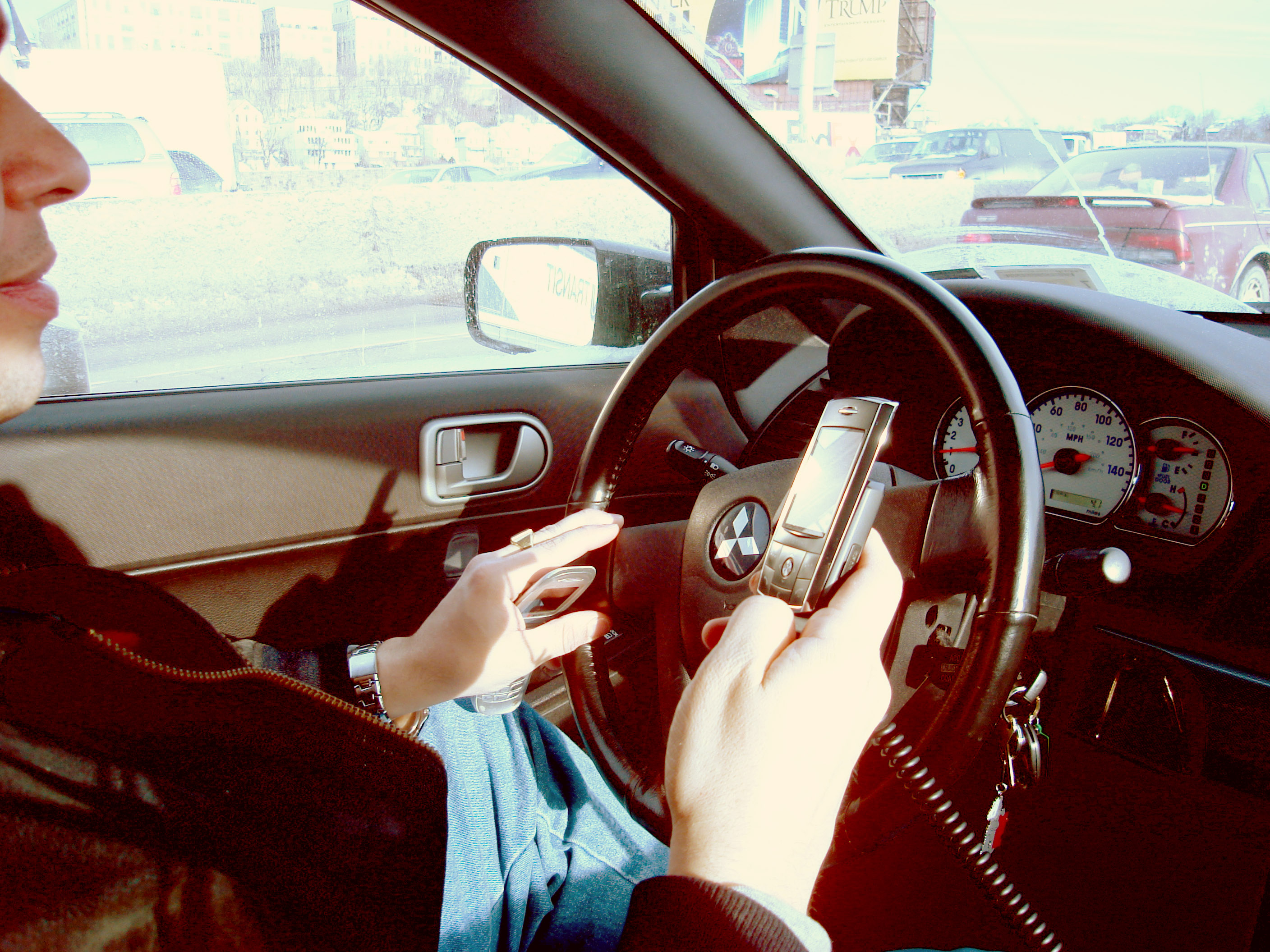 Hand_held_phone_in_car