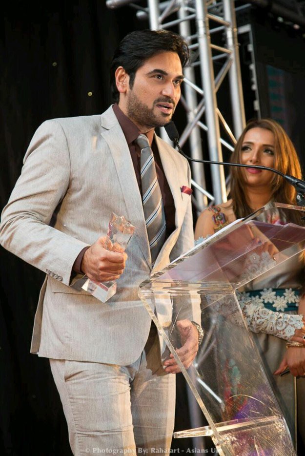 Humayun Saeed receiving Achievement Award