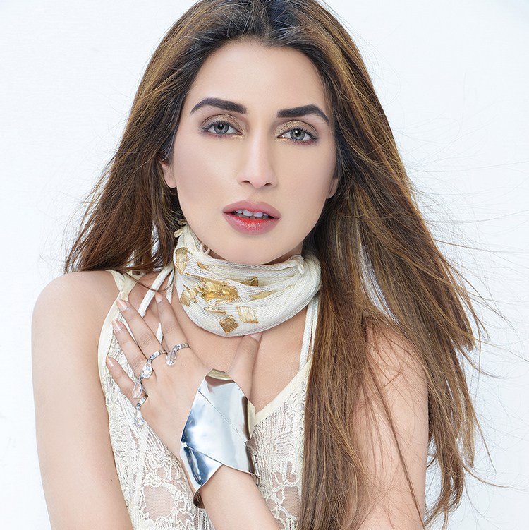 Iman Ali choker