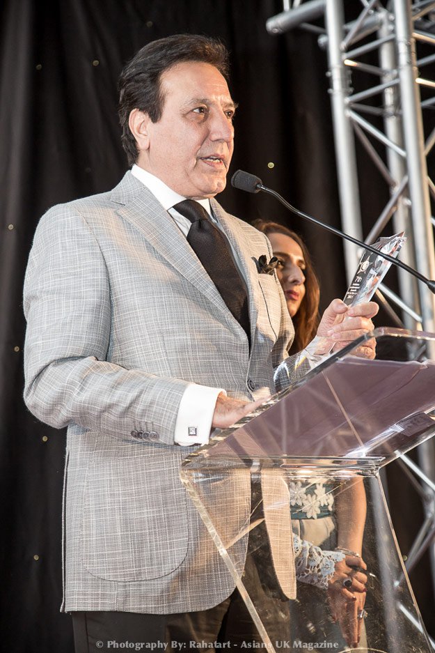 Javed Sheikh receiving Award