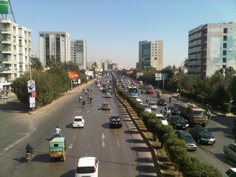 karachi-shahrah-e-faisal-768x576