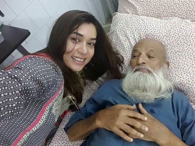 Komal Rizvie's Infamous Selfie with Abdul Sattar Edhi