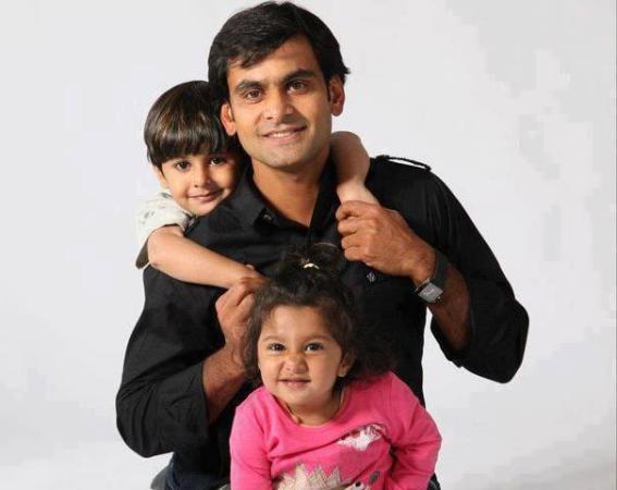 Mohammad-Hafeez-with-children58300622_201211312156