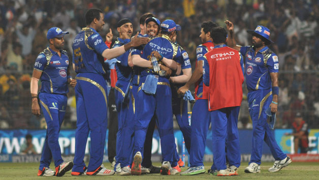 Mumbai-Indians-celebrate-fall-of-a-wicket-25