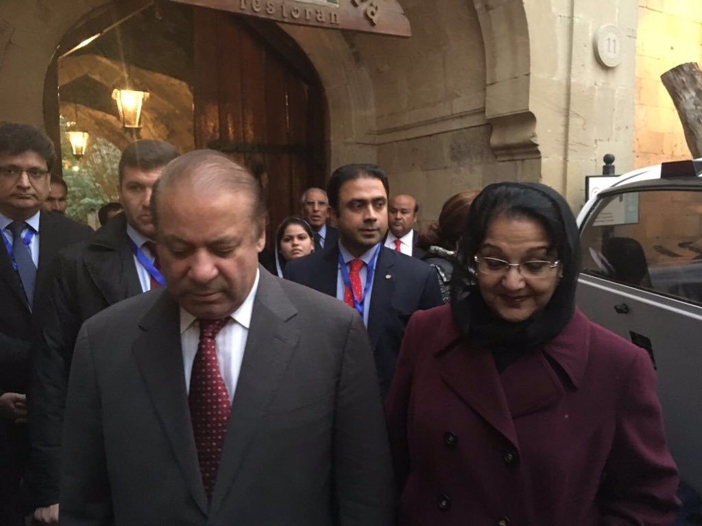 PM Nawaz Sharif & Wife Kulsoom Nawaz 46th Marriage Anniversary Pictures 2