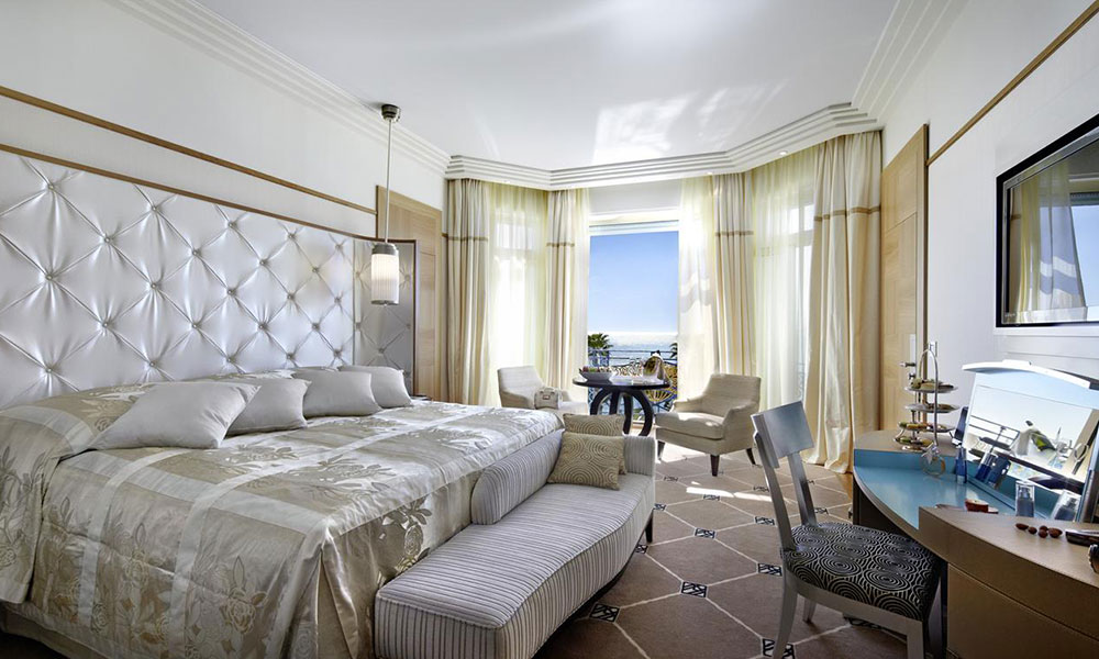 Penthouse-Suite-at-the-Grand-Hyatt-Cannes-Hotel-Martinez-in-Cannes,-France