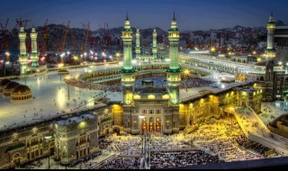 Photos-of-Mecca-A-classic-view-of-Masjid-al-Haram-at-night-Pictures-of-Makkah