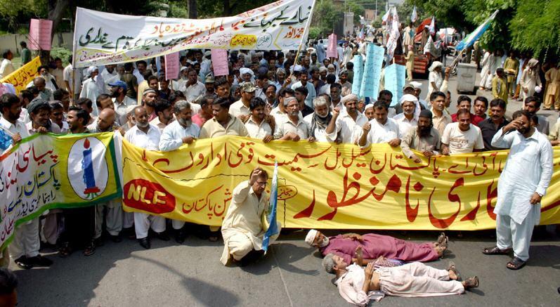 Railway-PREM-Union-Protest-against-Privatisation-of-PIA