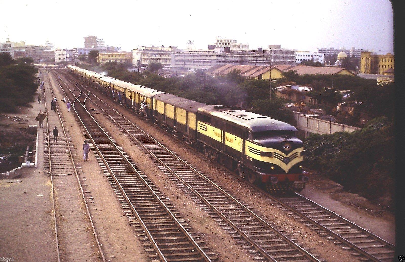 railway-at-karachi-in-1979