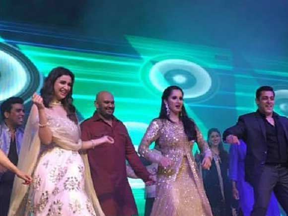 sania-mirza-dancing-with-parineeti-and-salman-khan