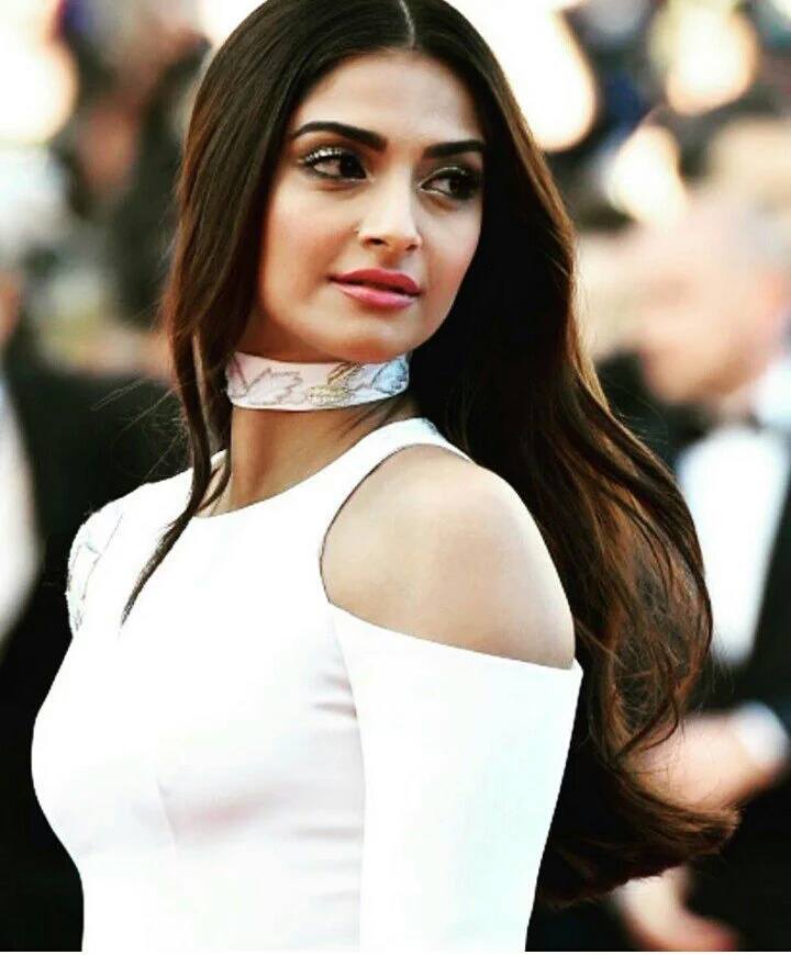 Sonam Kapoor Cannes Red Carpet 2016