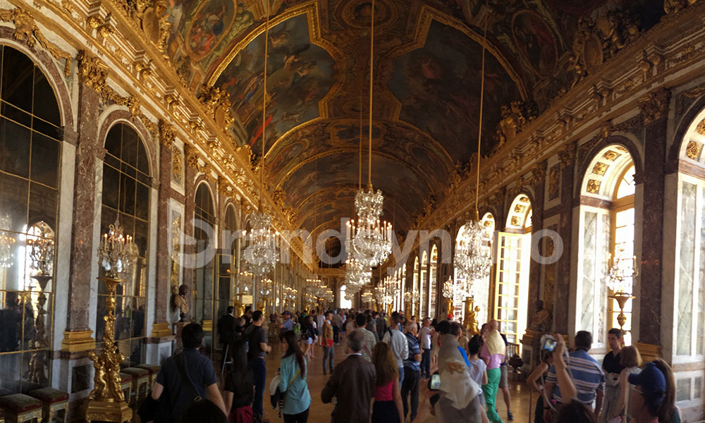 hall of mirrors