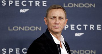 Actor Daniel Craig poses during a photocall for the new James Bond film "Spectre" in central London, Britain October 22, 2015. REUTERS/Stefan Wermuth