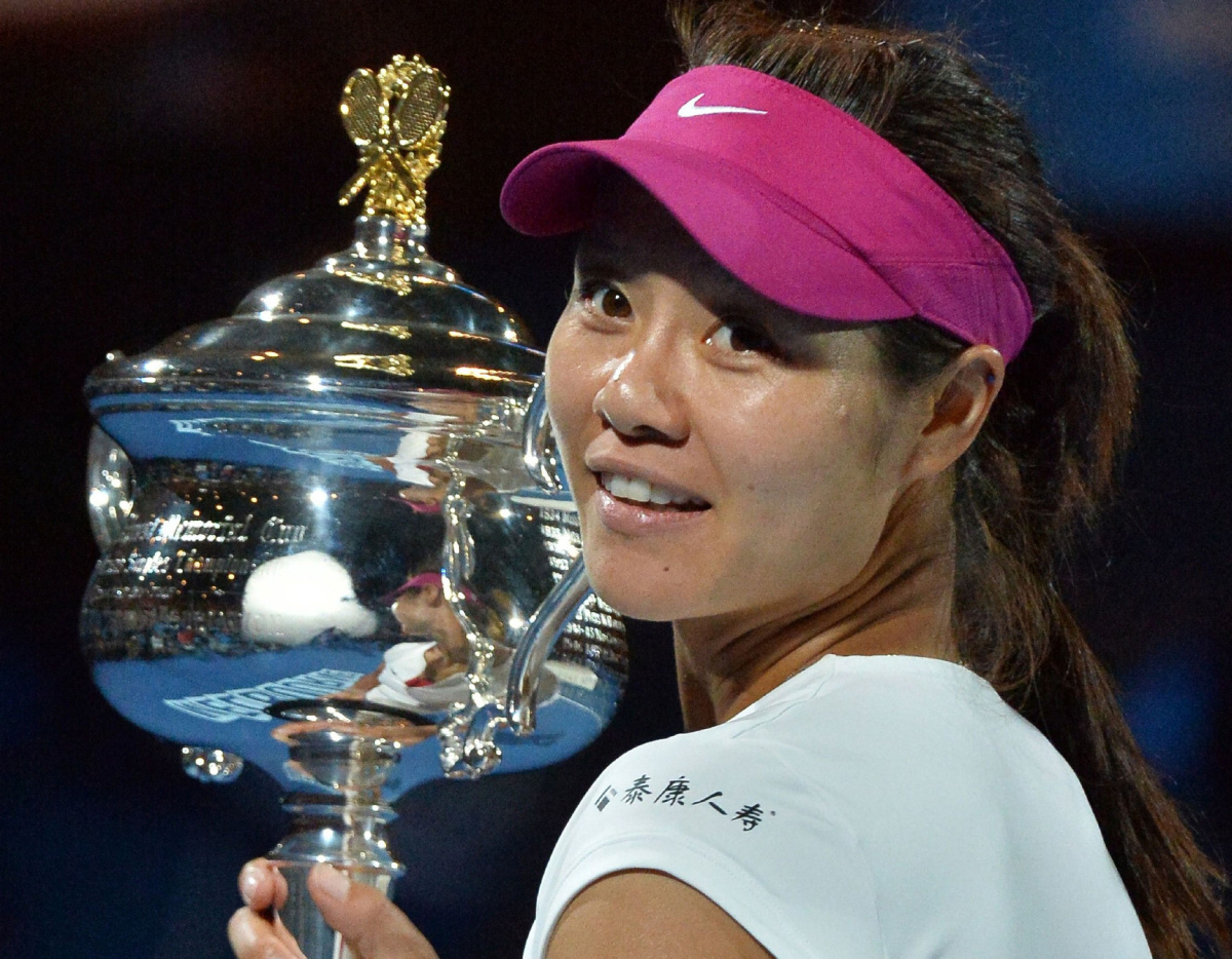 TOPSHOTS IMAGE RESTRICTED TO EDITORIAL USE - STRICTLY NO COMMERCIAL USE TOPSHOTS Li Na of China poses with the winner's trophy following her victory over Dominika Cibulkova of Slovakia in the women's singles final on day 13 of the 2014 Australian Open tennis tournament in Melbourne on January 25, 2014. AFP PHOTO / PAUL CROCK IMAGE RESTRICTED TO EDITORIAL USE - STRICTLY NO COMMERCIAL USEPAUL CROCK/AFP/Getty Images