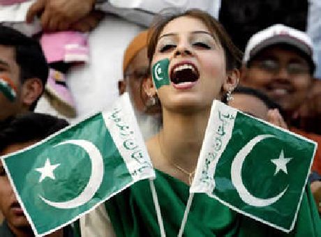 pakistan-girl-flag