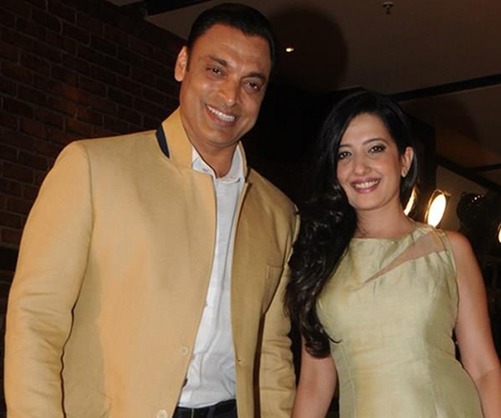 shoaib-akhtar-and-wife-rubab-khan