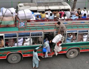 Two passengers fall to their deaths while sleeping on the roof
