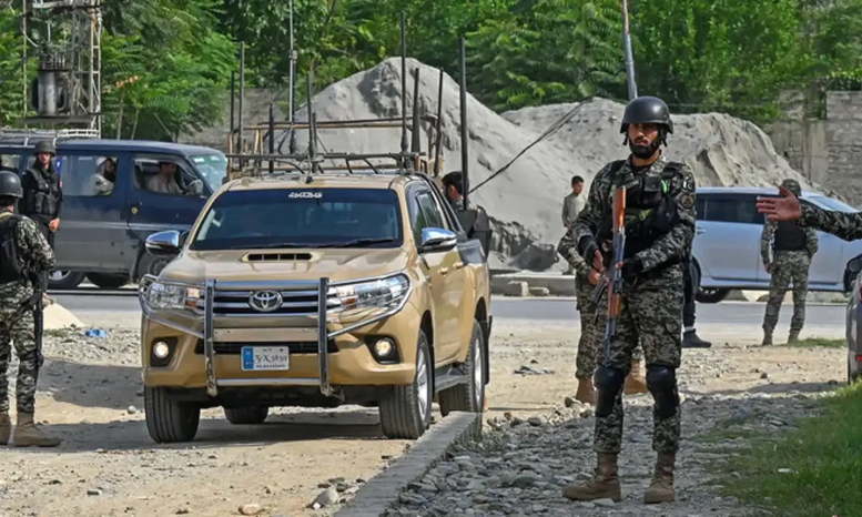 Fitnat al-Kharijites attack FC personnel's vehicle