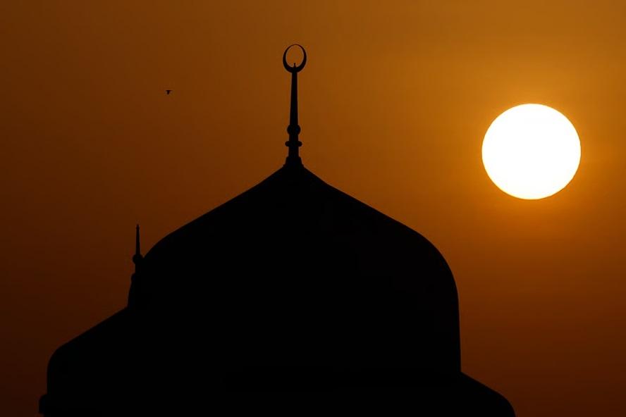 It has been decided to have uniform prayer times in major cities of Pakistan.