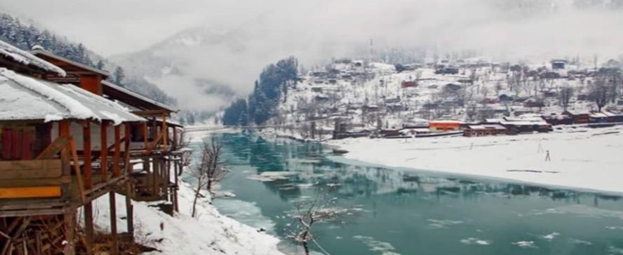 Snowfall in Neelum Valley, connection of Lipa Valley with district