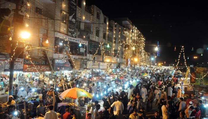 Traffic plan released for Eid shopping in Karachi, entry of rickshaw taxis closed on many roads