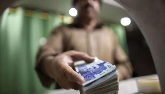 Can one pay Sadaqat al-Fitr on behalf of deceased parents?