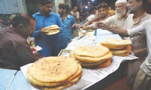 Bread prices rise spontaneously in various cities of Punjab