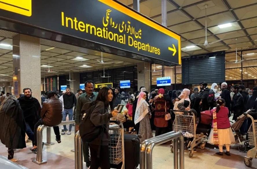 350,000 Pakistanis left the country in six months: Foreign media claim