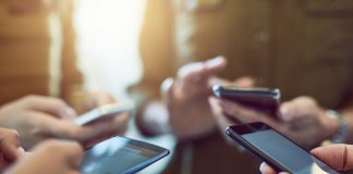 5 Health Problems Caused By Smartphone Overuse