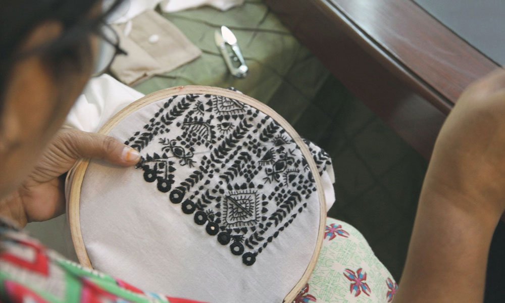 Handmade dresses pakistani sale