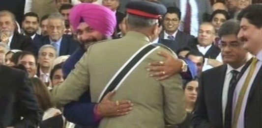 Sidhu-hugs-coas-bajwa