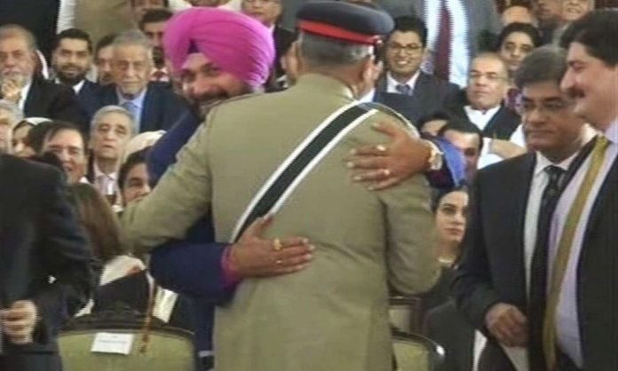 Sidhu-hugs-coas-bajwa