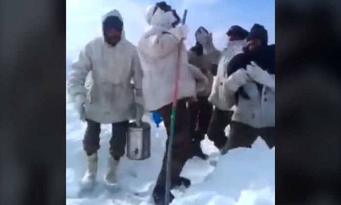 Indian Army Dancing to Pakistani Song