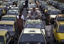 rickshaws and taxis banned on tariq road