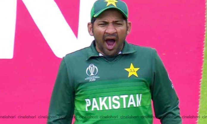 Sarfaraz Yawning