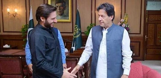 shahid afridi meets imran khan