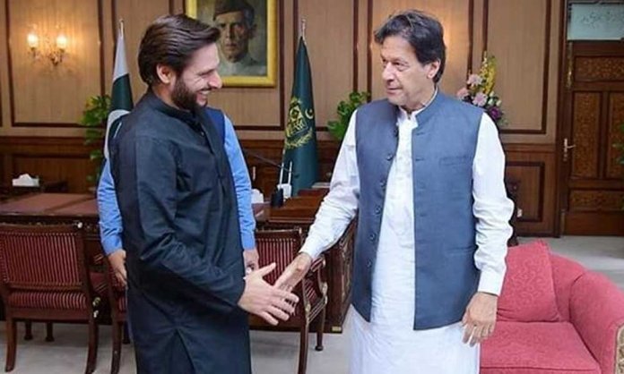 shahid afridi meets imran khan