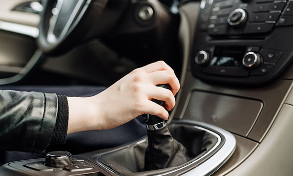 Habits You Should Avoid While Driving a Manual Car