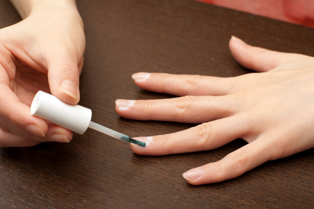 8 Tips To Give Yourself A Quick Relaxing Manicure At Home