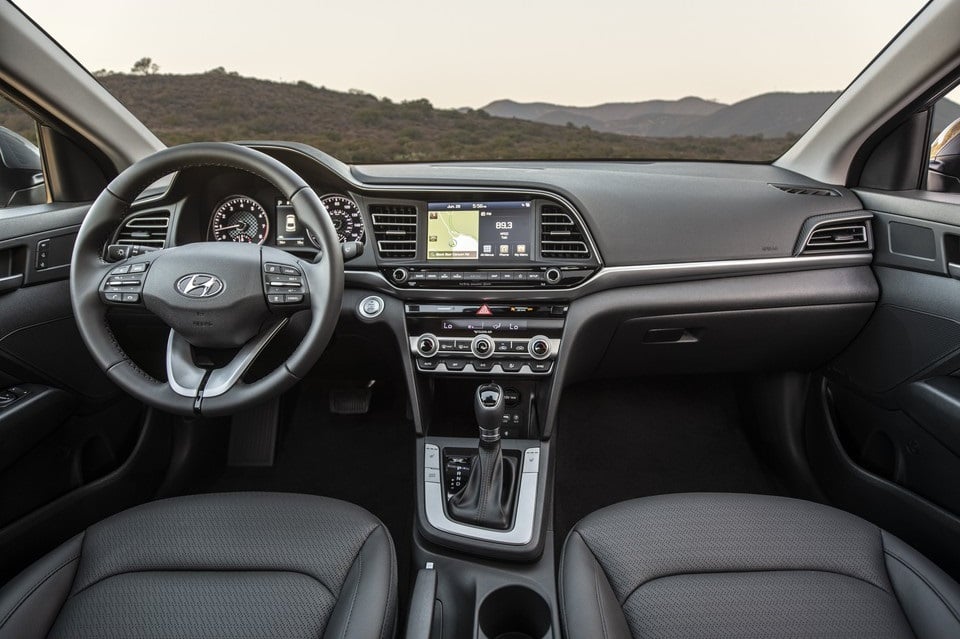 2020 hyundai elantra interior