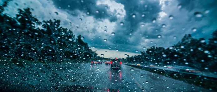 driving in heavy rain karachi