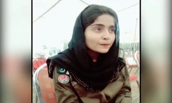 pakistani female officer