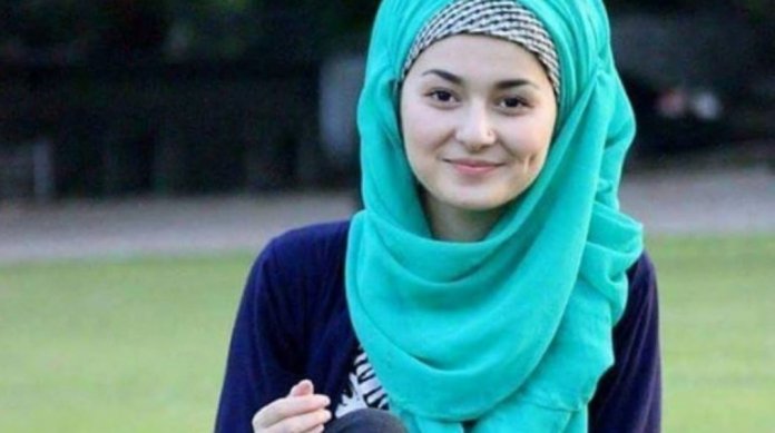 Hania Amir's hijab picture from college days