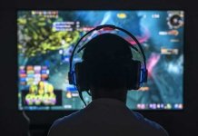 Online gaming player