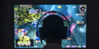 Online gaming player
